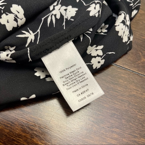Talbots Ivory and Black Floral Top - Picture 7 of 7